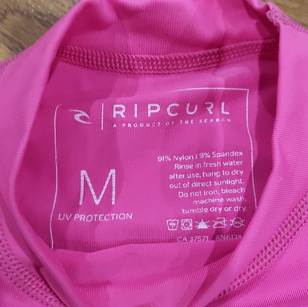 Rip Curl Rash Guard 50+UPF - Picture 4 of 8